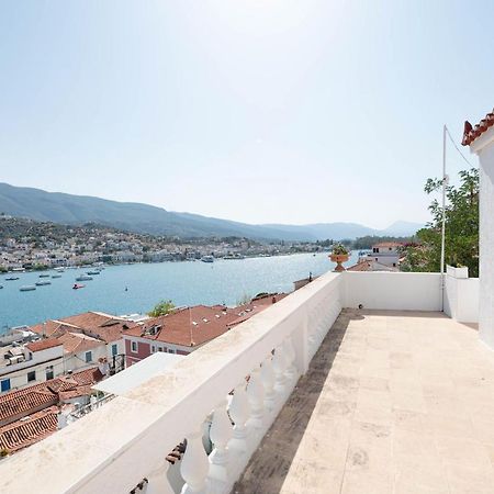 Traditional House Under The Clock Tower With Sweet View Poros Town Eksteriør bilde
