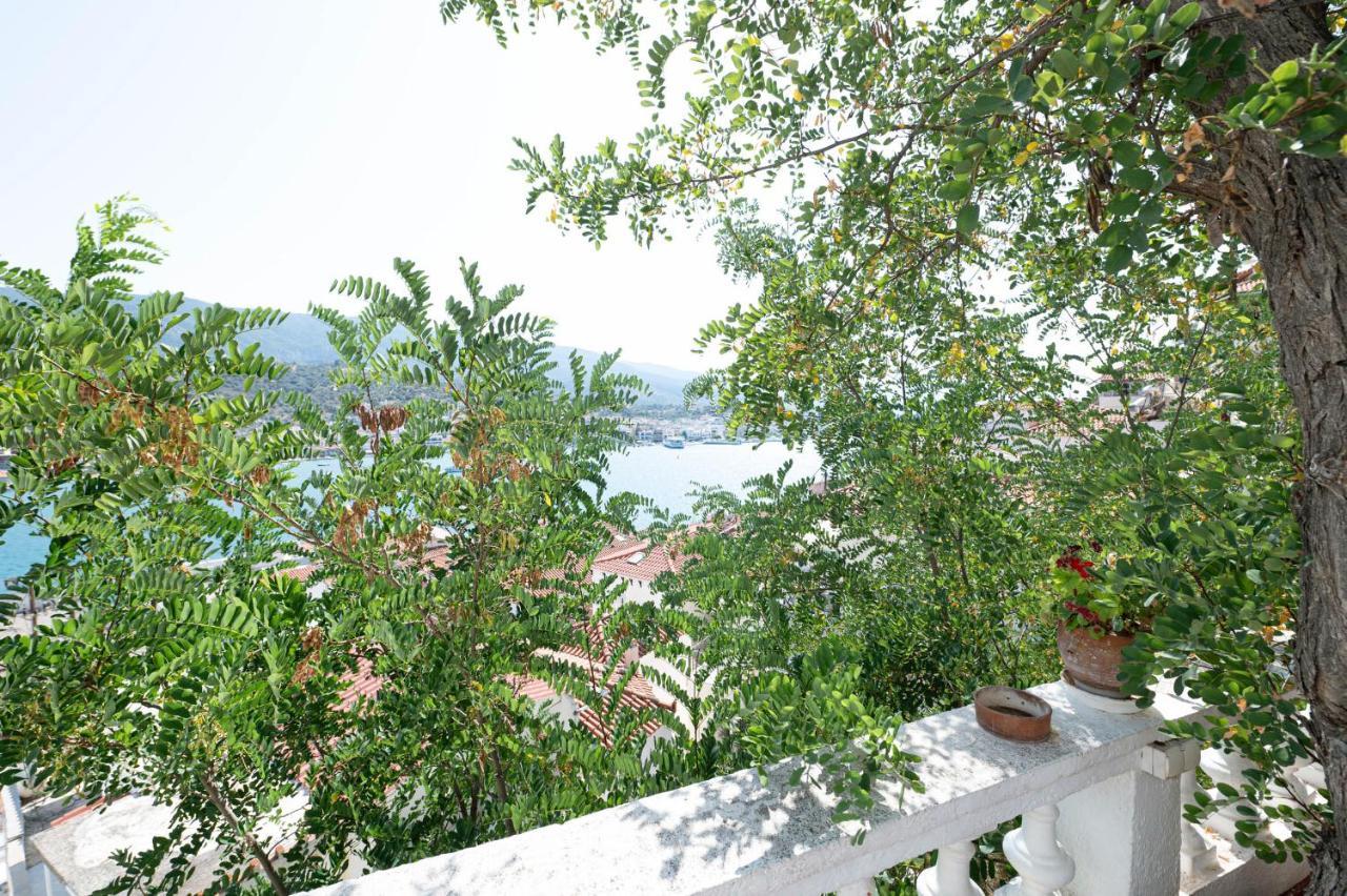 Traditional House Under The Clock Tower With Sweet View Poros Town Eksteriør bilde