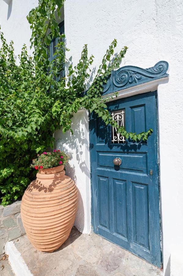 Traditional House Under The Clock Tower With Sweet View Poros Town Eksteriør bilde