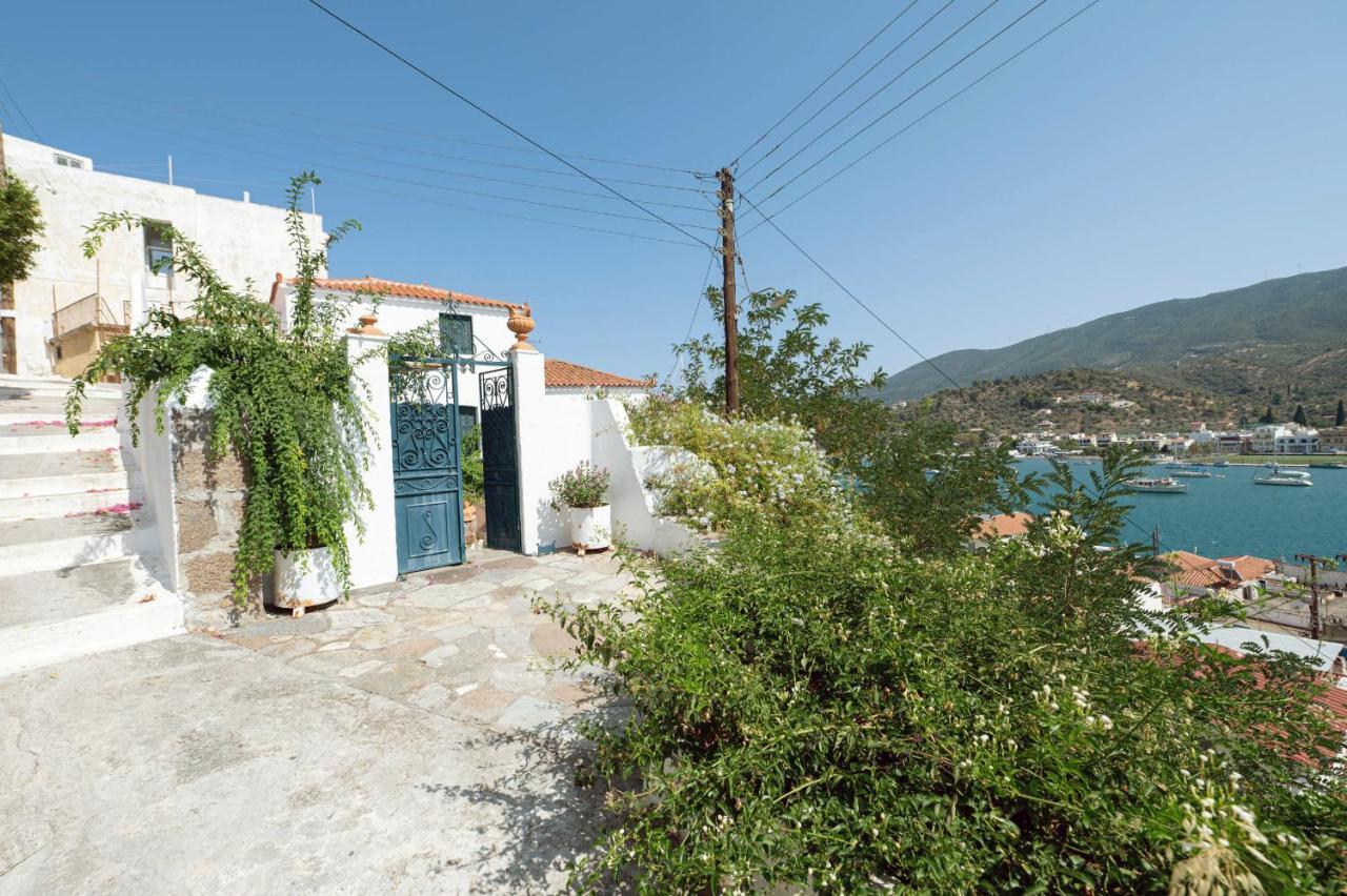 Traditional House Under The Clock Tower With Sweet View Poros Town Eksteriør bilde