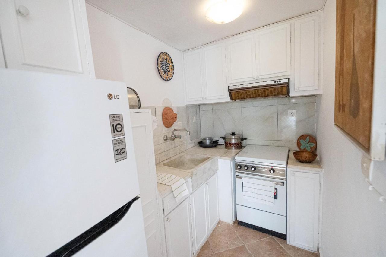 Traditional House Under The Clock Tower With Sweet View Poros Town Eksteriør bilde