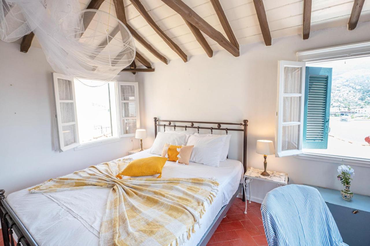Traditional House Under The Clock Tower With Sweet View Poros Town Eksteriør bilde