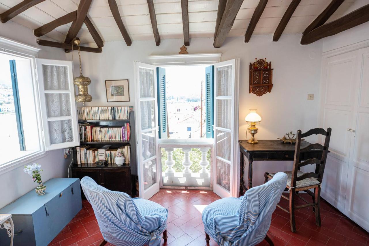 Traditional House Under The Clock Tower With Sweet View Poros Town Eksteriør bilde