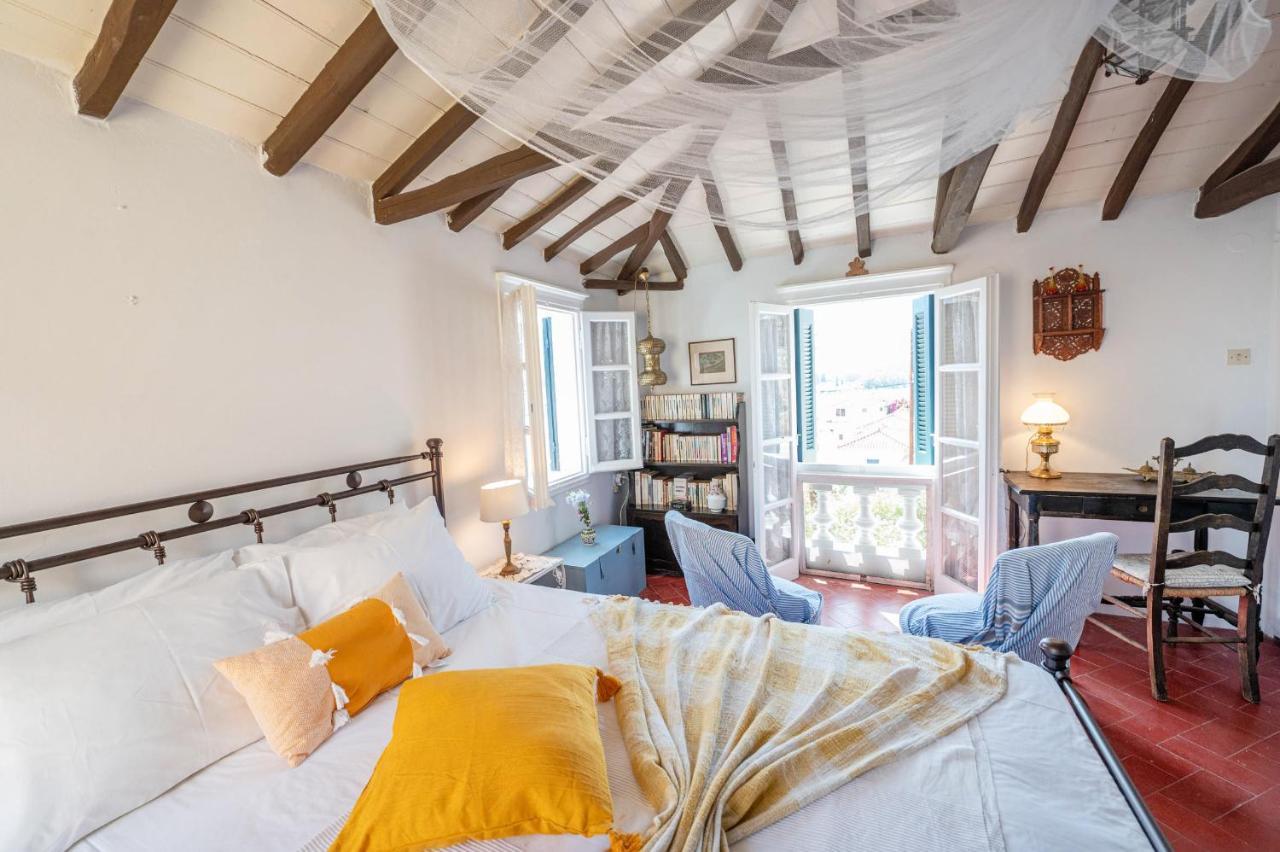 Traditional House Under The Clock Tower With Sweet View Poros Town Eksteriør bilde