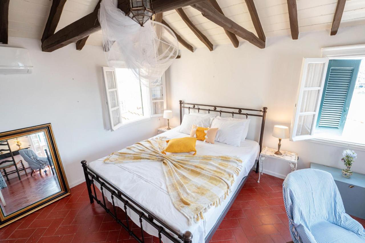 Traditional House Under The Clock Tower With Sweet View Poros Town Eksteriør bilde