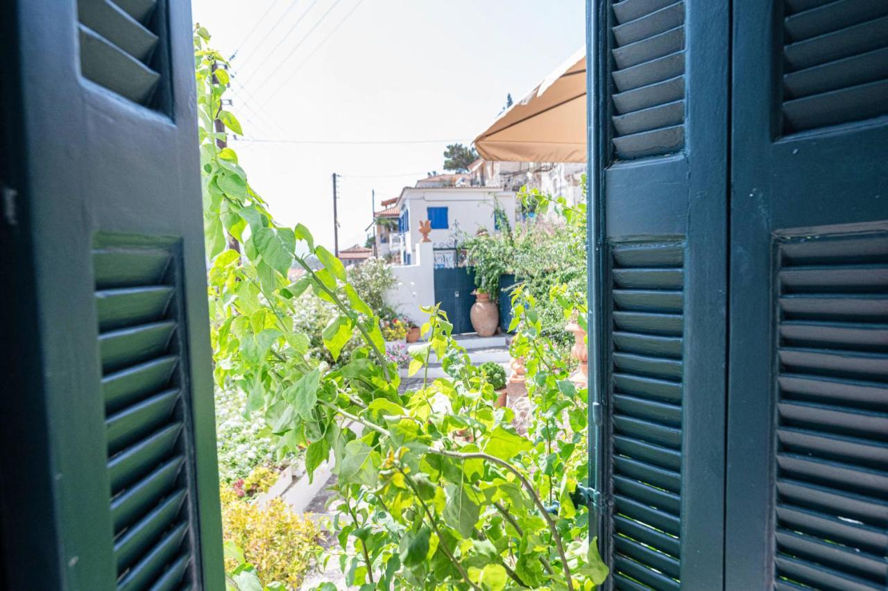 Traditional House Under The Clock Tower With Sweet View Poros Town Eksteriør bilde