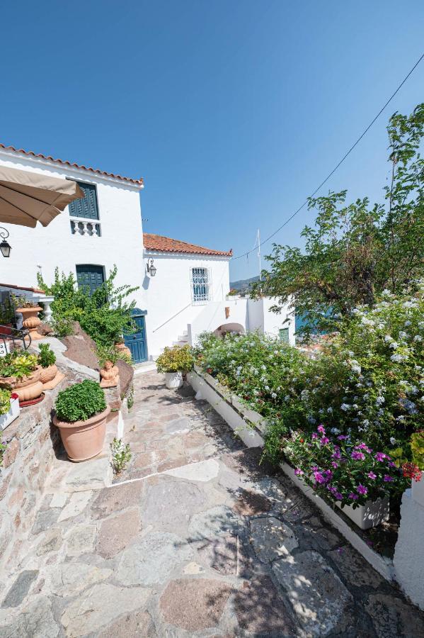 Traditional House Under The Clock Tower With Sweet View Poros Town Eksteriør bilde