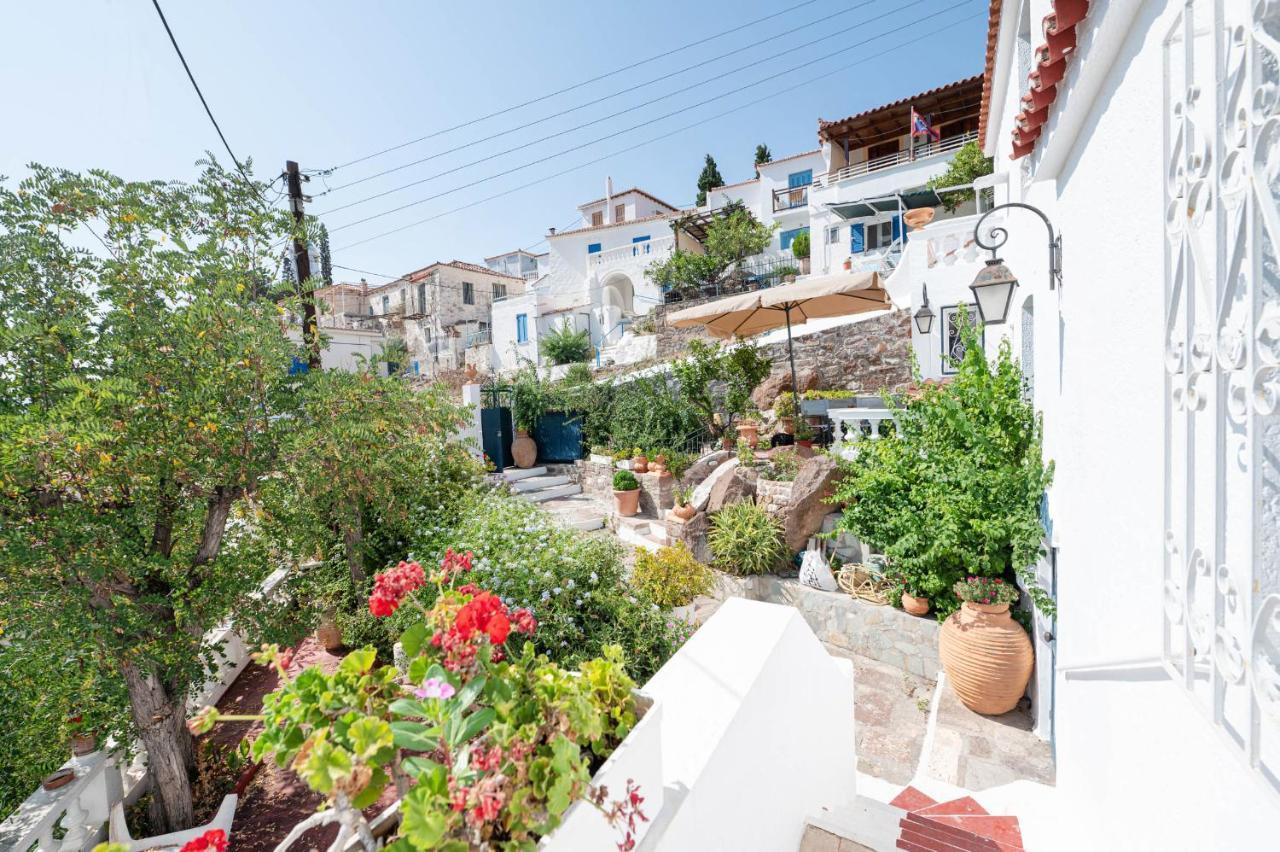 Traditional House Under The Clock Tower With Sweet View Poros Town Eksteriør bilde