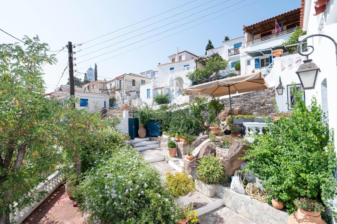 Traditional House Under The Clock Tower With Sweet View Poros Town Eksteriør bilde