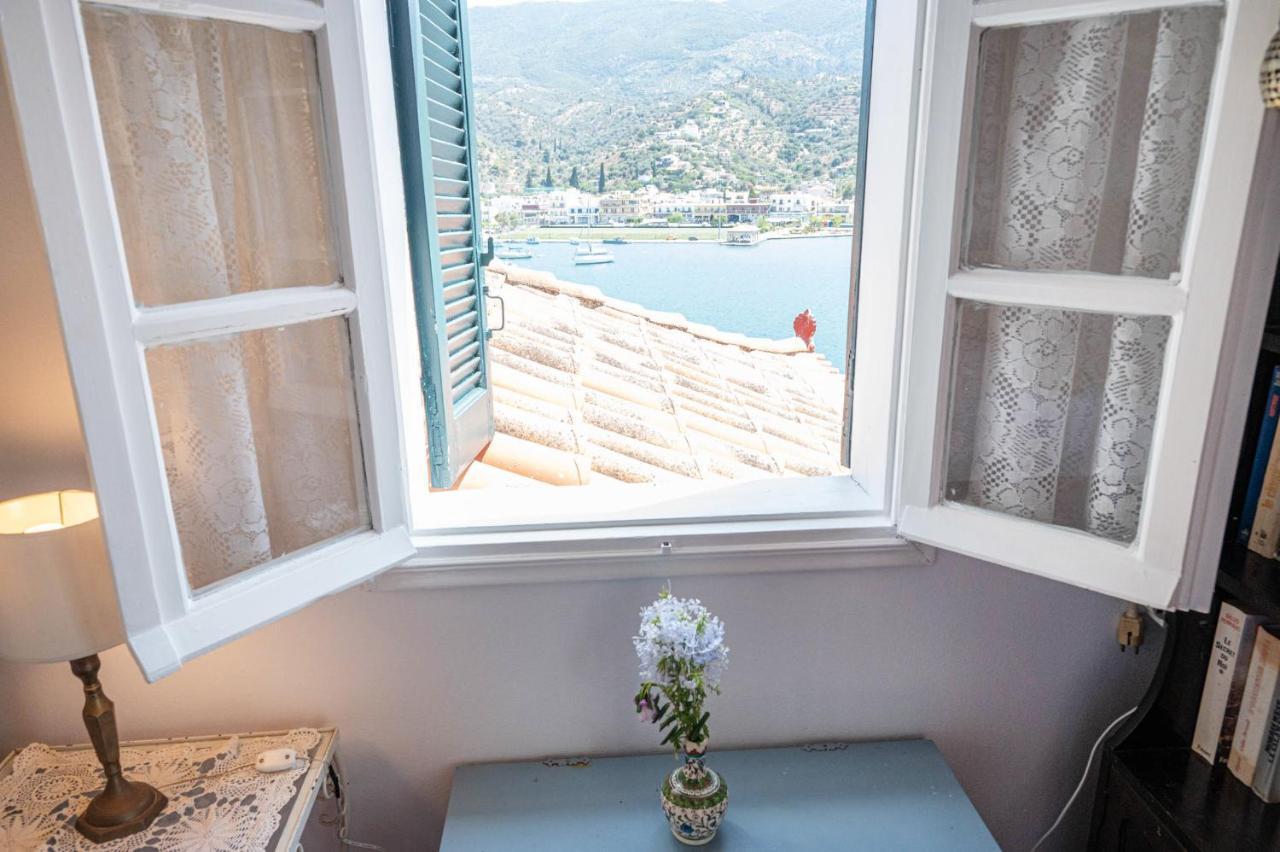 Traditional House Under The Clock Tower With Sweet View Poros Town Eksteriør bilde