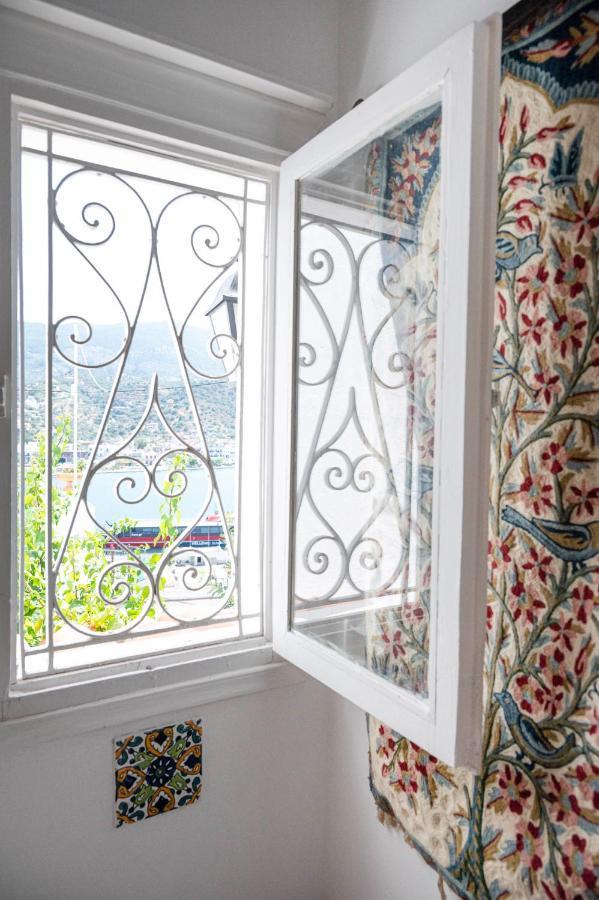 Traditional House Under The Clock Tower With Sweet View Poros Town Eksteriør bilde