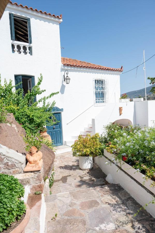 Traditional House Under The Clock Tower With Sweet View Poros Town Eksteriør bilde