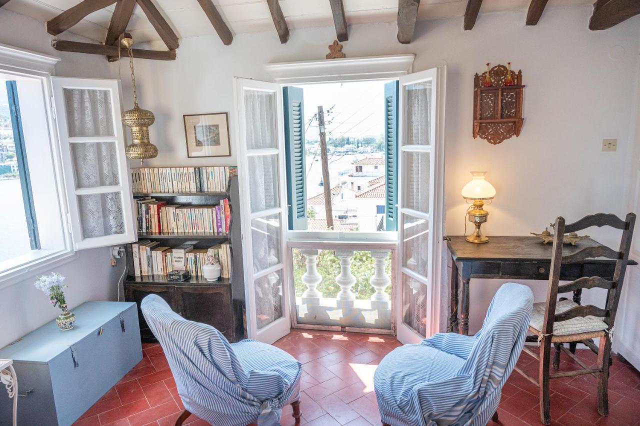 Traditional House Under The Clock Tower With Sweet View Poros Town Eksteriør bilde