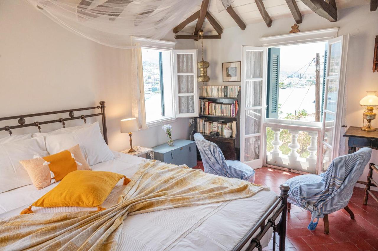Traditional House Under The Clock Tower With Sweet View Poros Town Eksteriør bilde