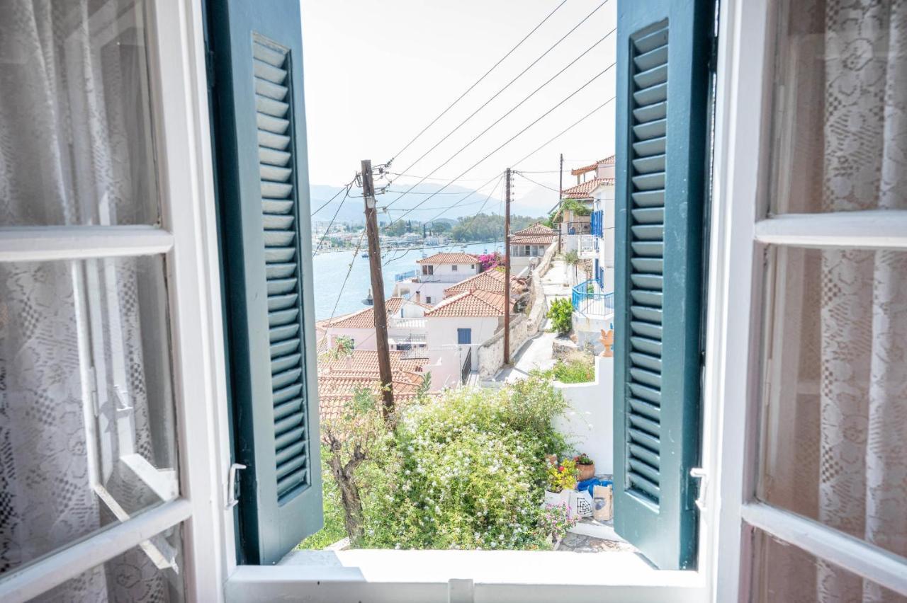 Traditional House Under The Clock Tower With Sweet View Poros Town Eksteriør bilde