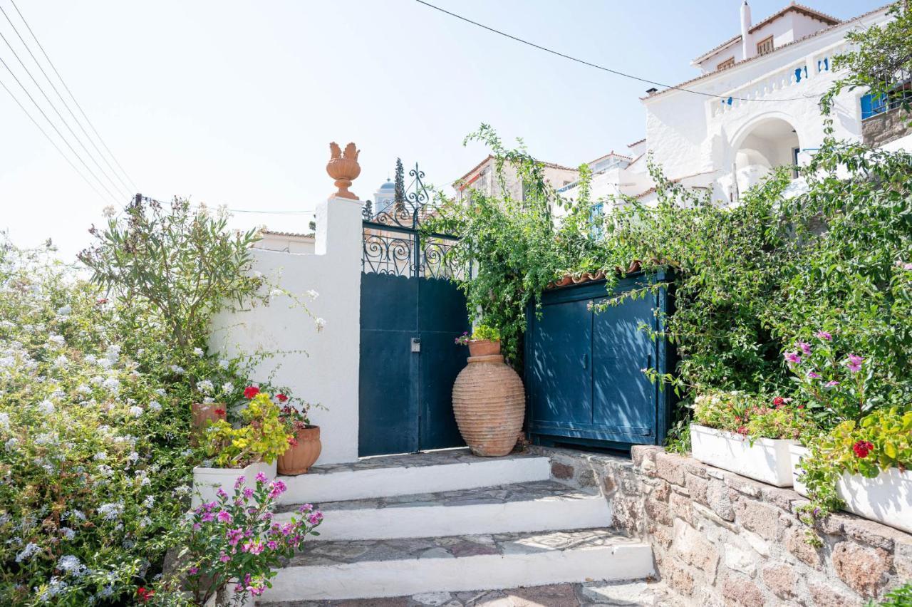 Traditional House Under The Clock Tower With Sweet View Poros Town Eksteriør bilde